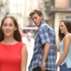 El meme de "Distracted Boyfriend" cumple 10 años y sigue siendo viral